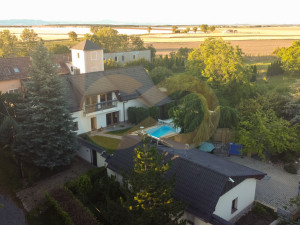 Reality 21. století. Bláznivý cirkus nebo promyšlená marketingová strategie? O tom si povíme s finančním a realitním makléřem Václavem Ovečkou