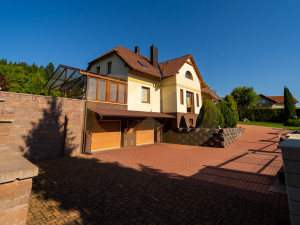 Reality 21. století. Bláznivý cirkus nebo promyšlená marketingová strategie? O tom si povíme s finančním a realitním makléřem Václavem Ovečkou