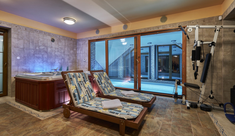 Reality 21. století. Bláznivý cirkus nebo promyšlená marketingová strategie? O tom si povíme s finančním a realitním makléřem Václavem Ovečkou