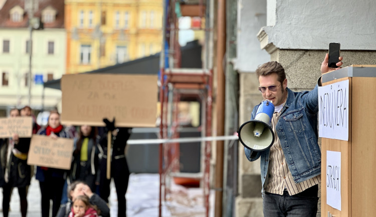 Aktivisté osvobodili primátorku ze skříně