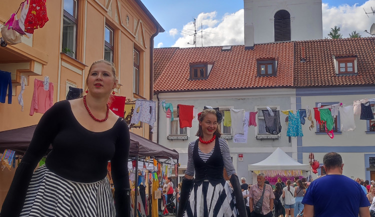 Ulice Budějc rozzářily barvy festivalu Město lidem, lidé městu