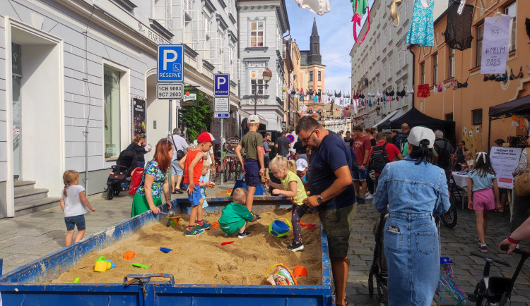 Ulice Budějc rozzářily barvy festivalu Město lidem, lidé městu