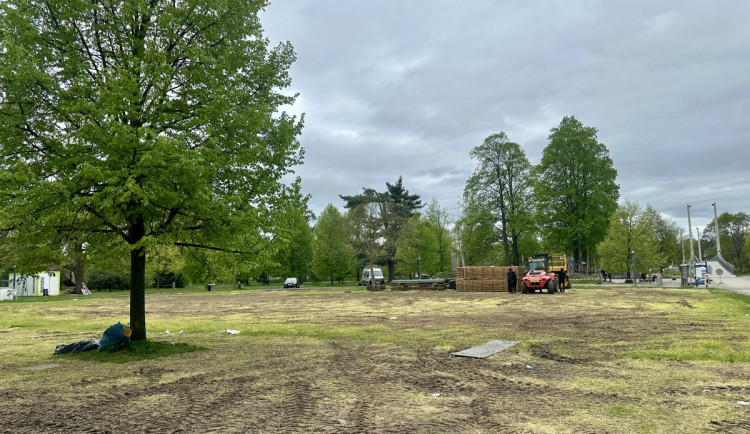 Fanzóna, těžká technika a majáles. Sokolák dostal přes rok opravdu zabrat