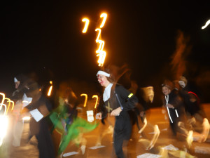 V Budějovicích se běžel Halloween. Ulice zaplnili běžci v maskách i pes převlečený za ovečku