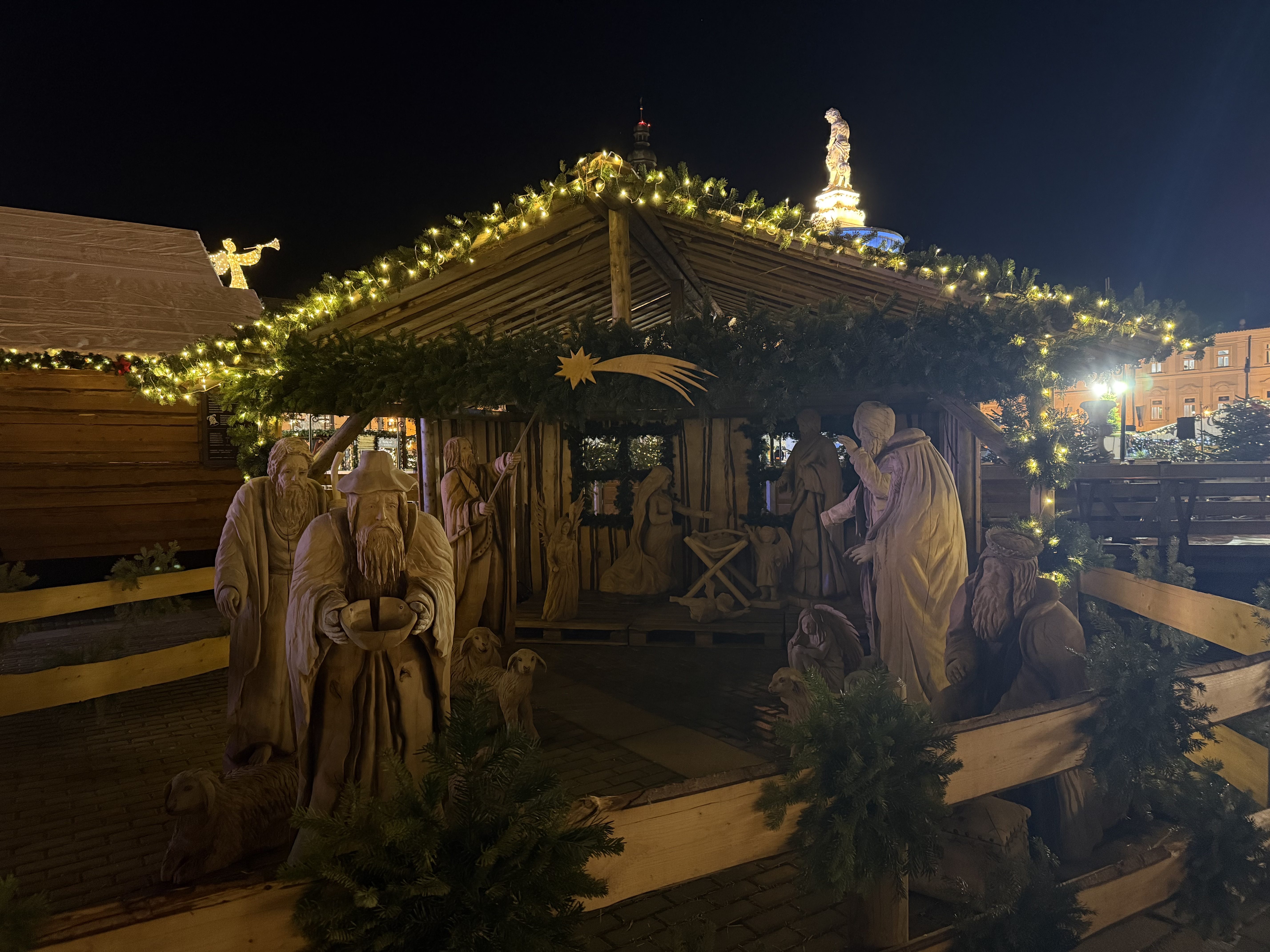 Adventní městečko je otevřené. První den přilákalo stovky návštěvníků