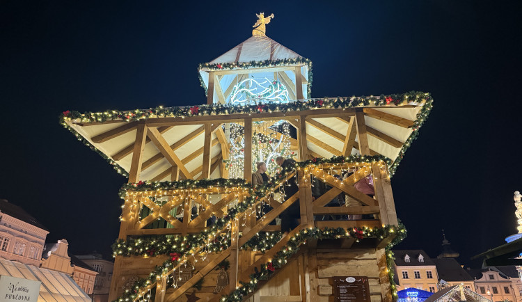Adventní městečko je otevřené. První den přilákalo stovky návštěvníků