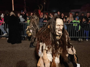 Stovky krampusů v Budějcích. Podívejte se, jak vypadal pekelný průvod
