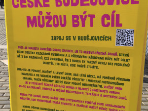 Společně za Ukrajinu. V Budějovicích si stovky lidí připomněly výročí invaze