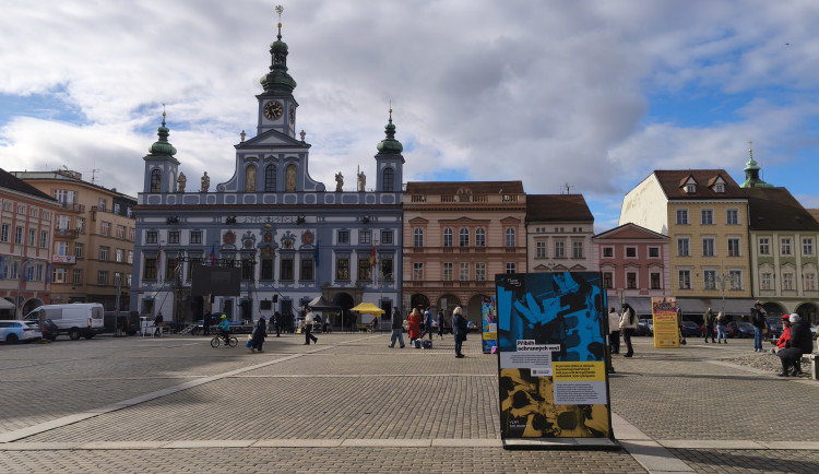 Společně za Ukrajinu. V Budějovicích si stovky lidí připomněly výročí invaze