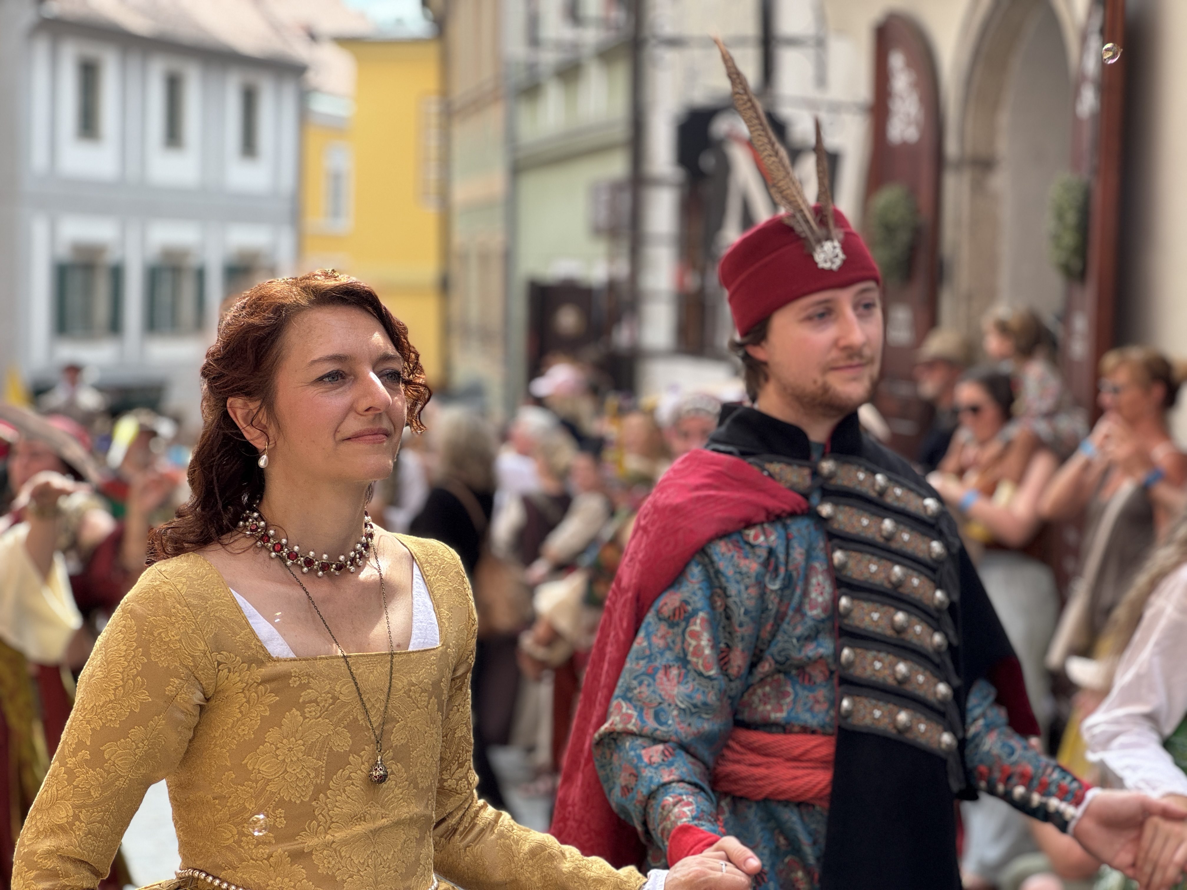 Český Krumlov se vrátil do časů Rožmberků. Podívejte se na Slavnosti pětilisté růže