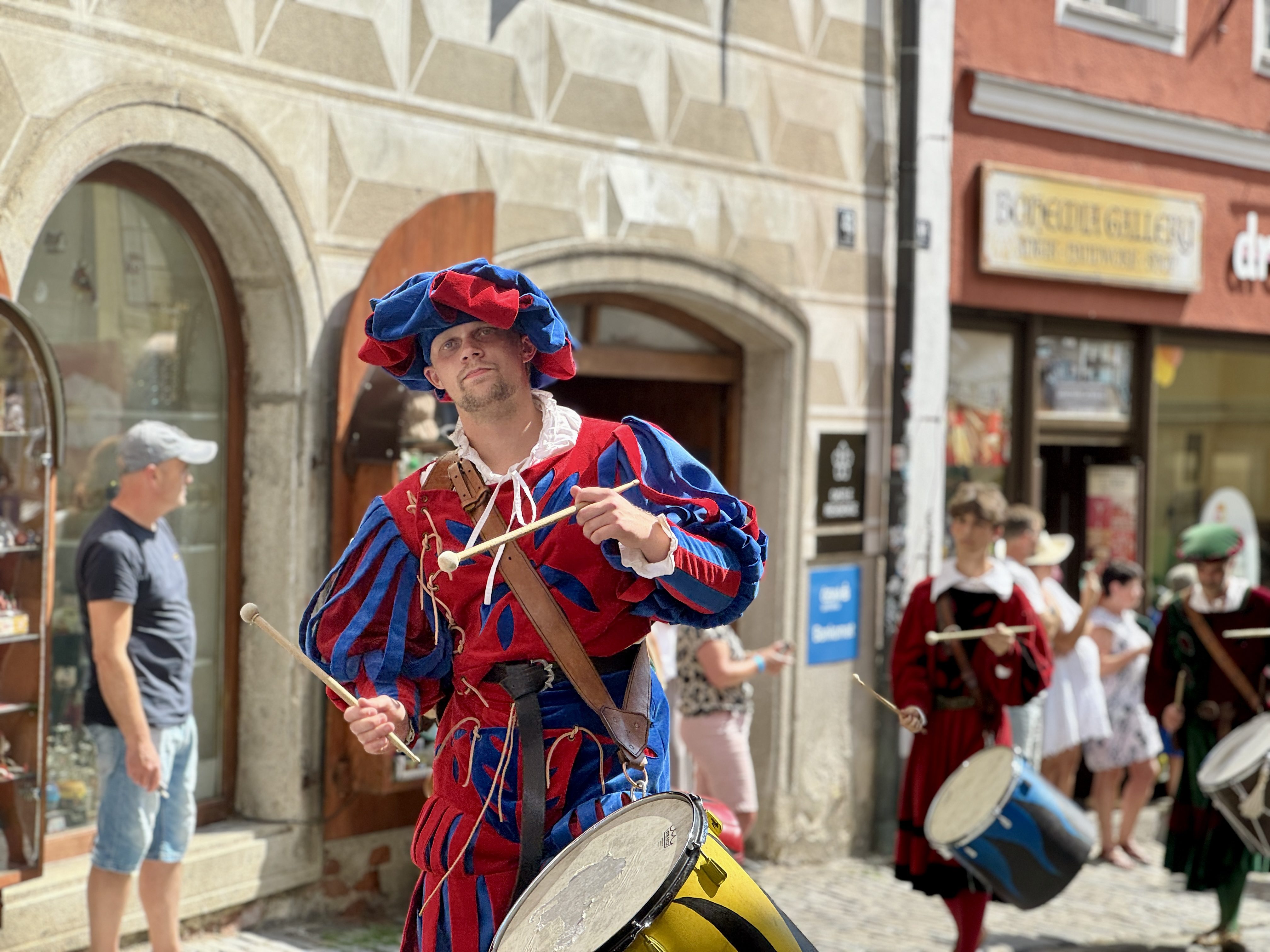 Český Krumlov se vrátil do časů Rožmberků. Podívejte se na Slavnosti pětilisté růže