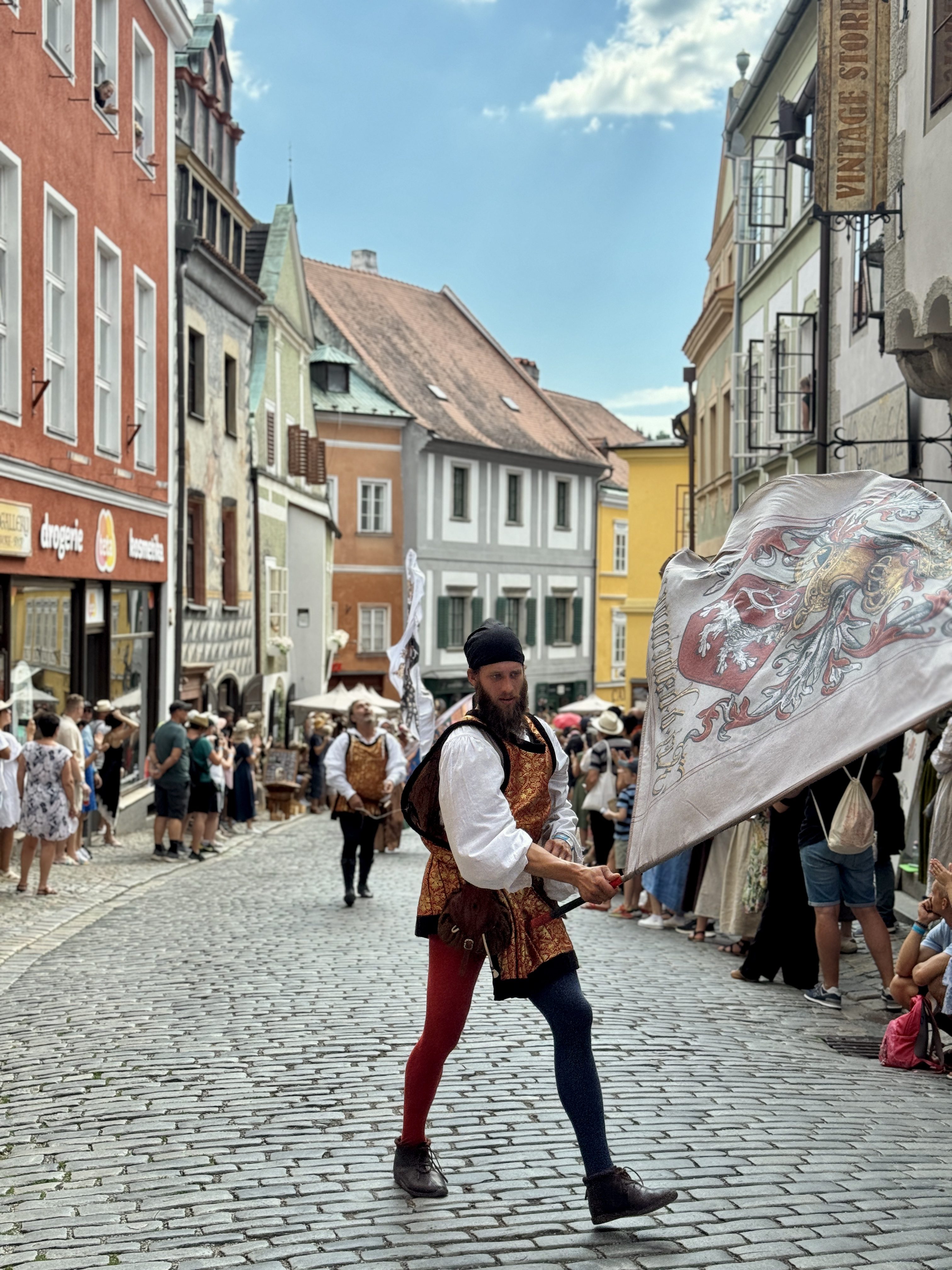 Český Krumlov se vrátil do časů Rožmberků. Podívejte se na Slavnosti pětilisté růže