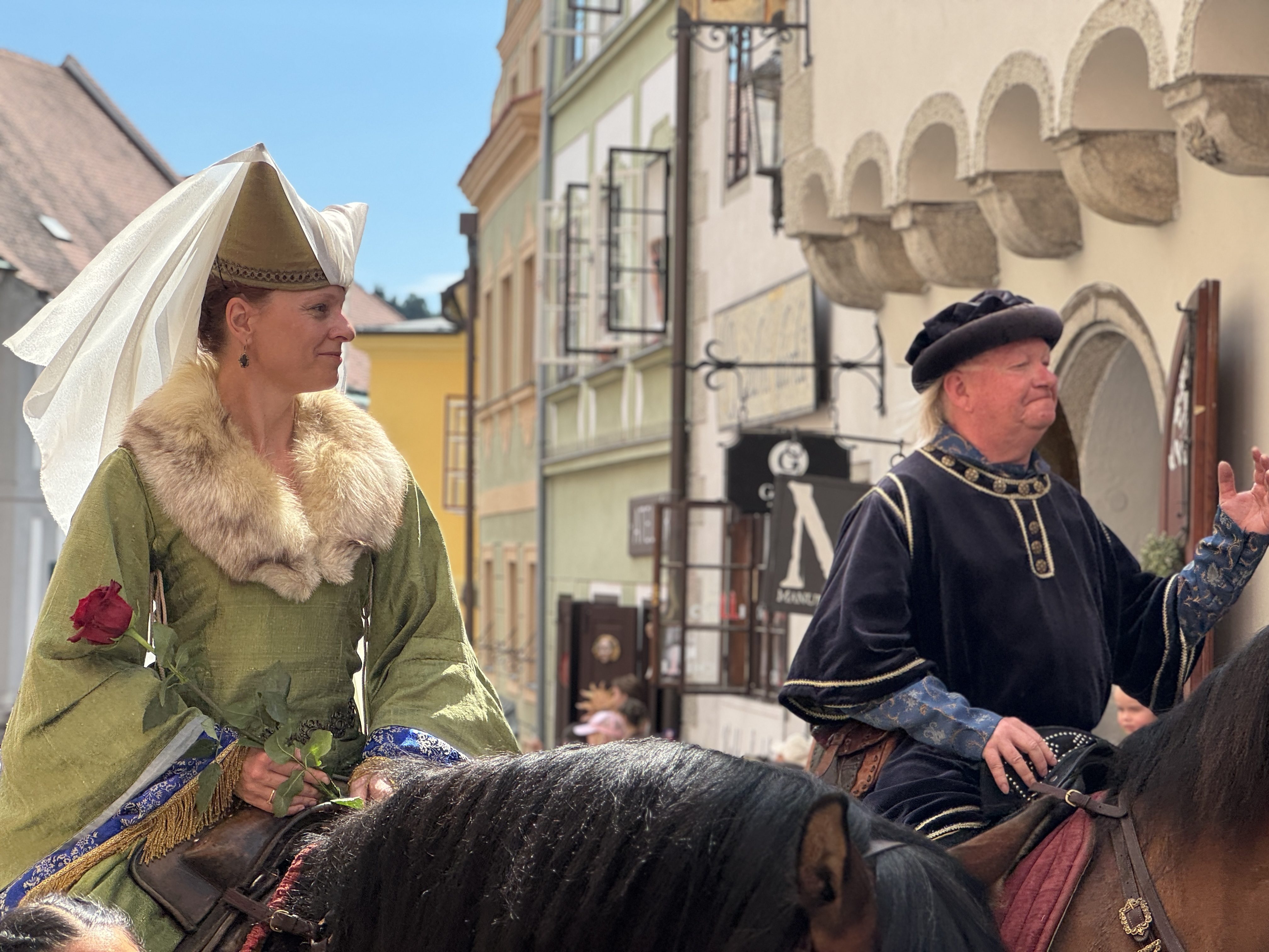 Český Krumlov se vrátil do časů Rožmberků. Podívejte se na Slavnosti pětilisté růže