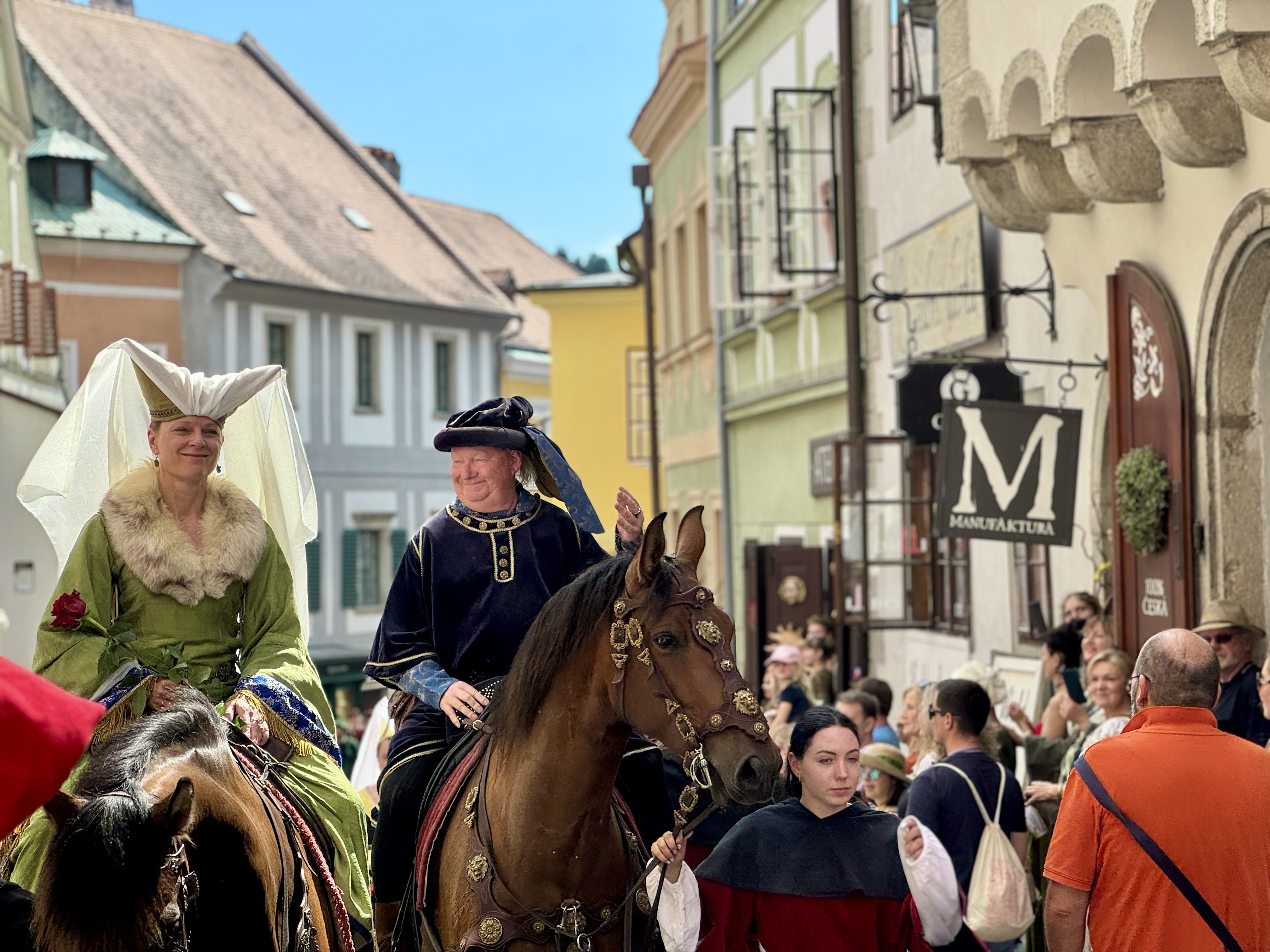 Český Krumlov se vrátil do časů Rožmberků. Podívejte se na Slavnosti pětilisté růže