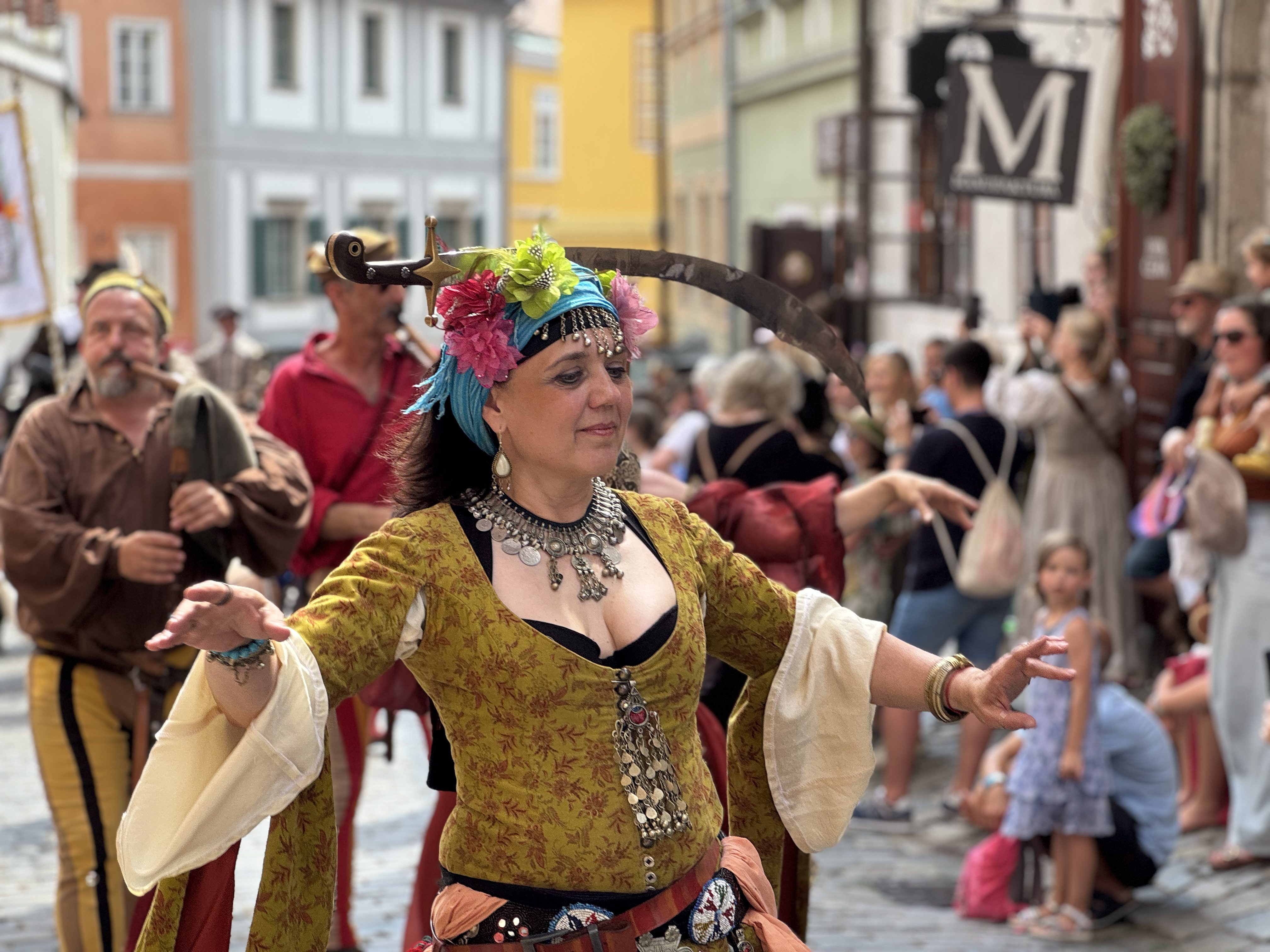 Český Krumlov se vrátil do časů Rožmberků. Podívejte se na Slavnosti pětilisté růže