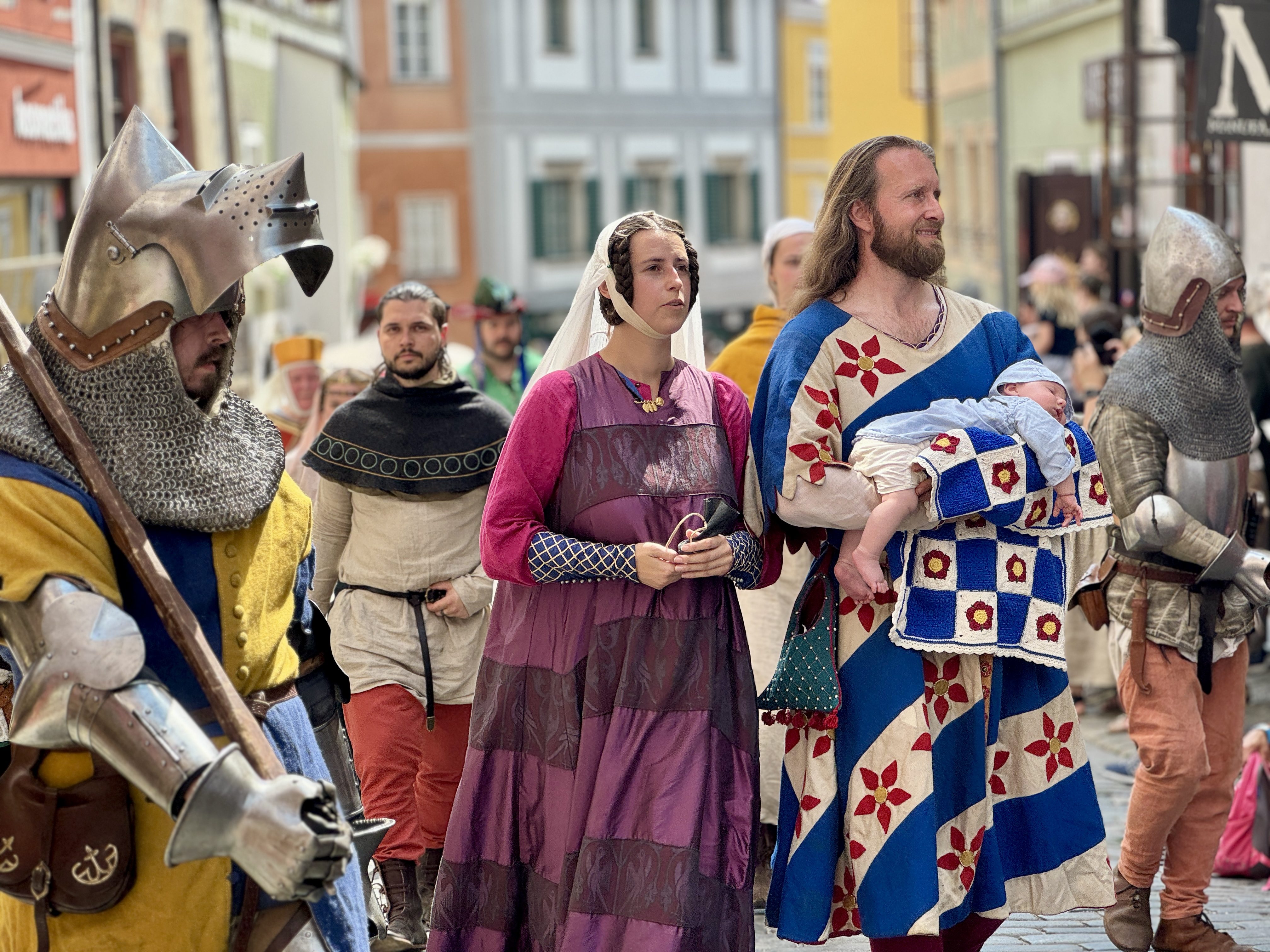 Český Krumlov se vrátil do časů Rožmberků. Podívejte se na Slavnosti pětilisté růže