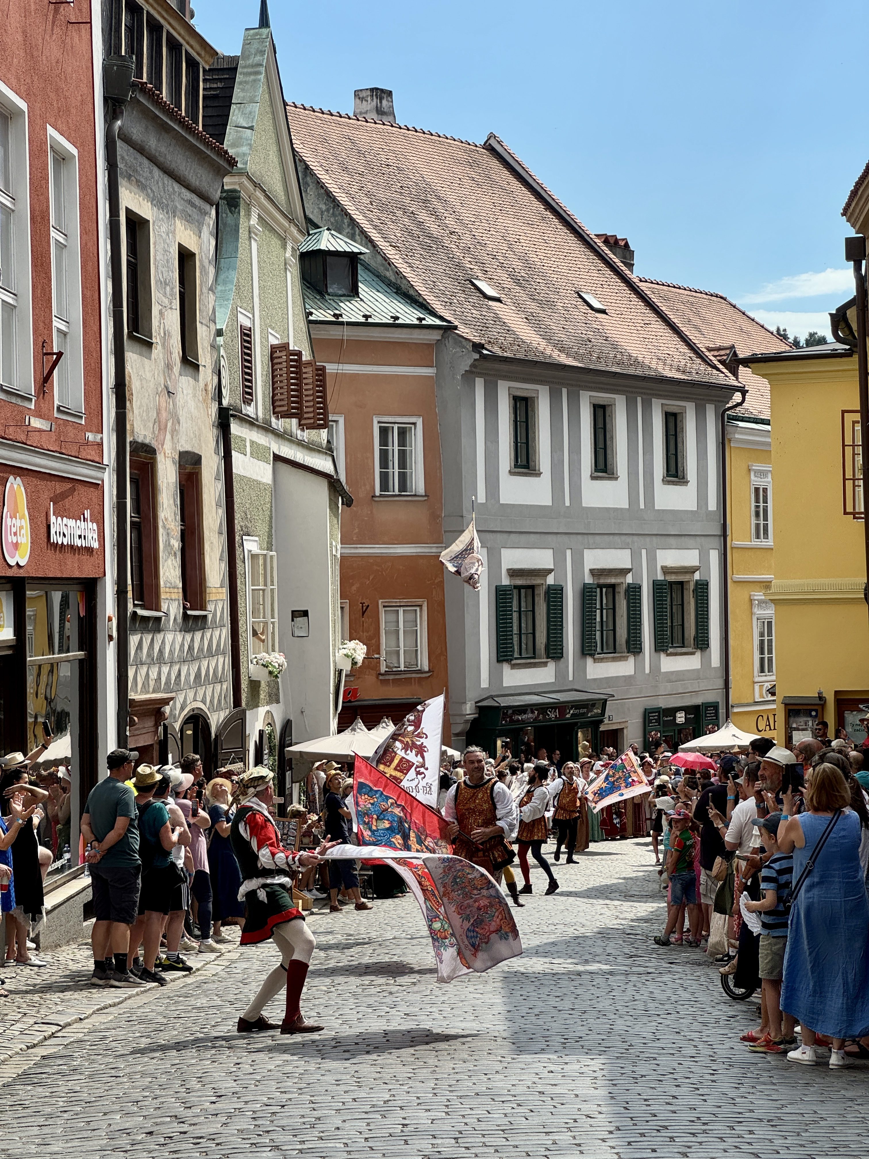 Český Krumlov se vrátil do časů Rožmberků. Podívejte se na Slavnosti pětilisté růže