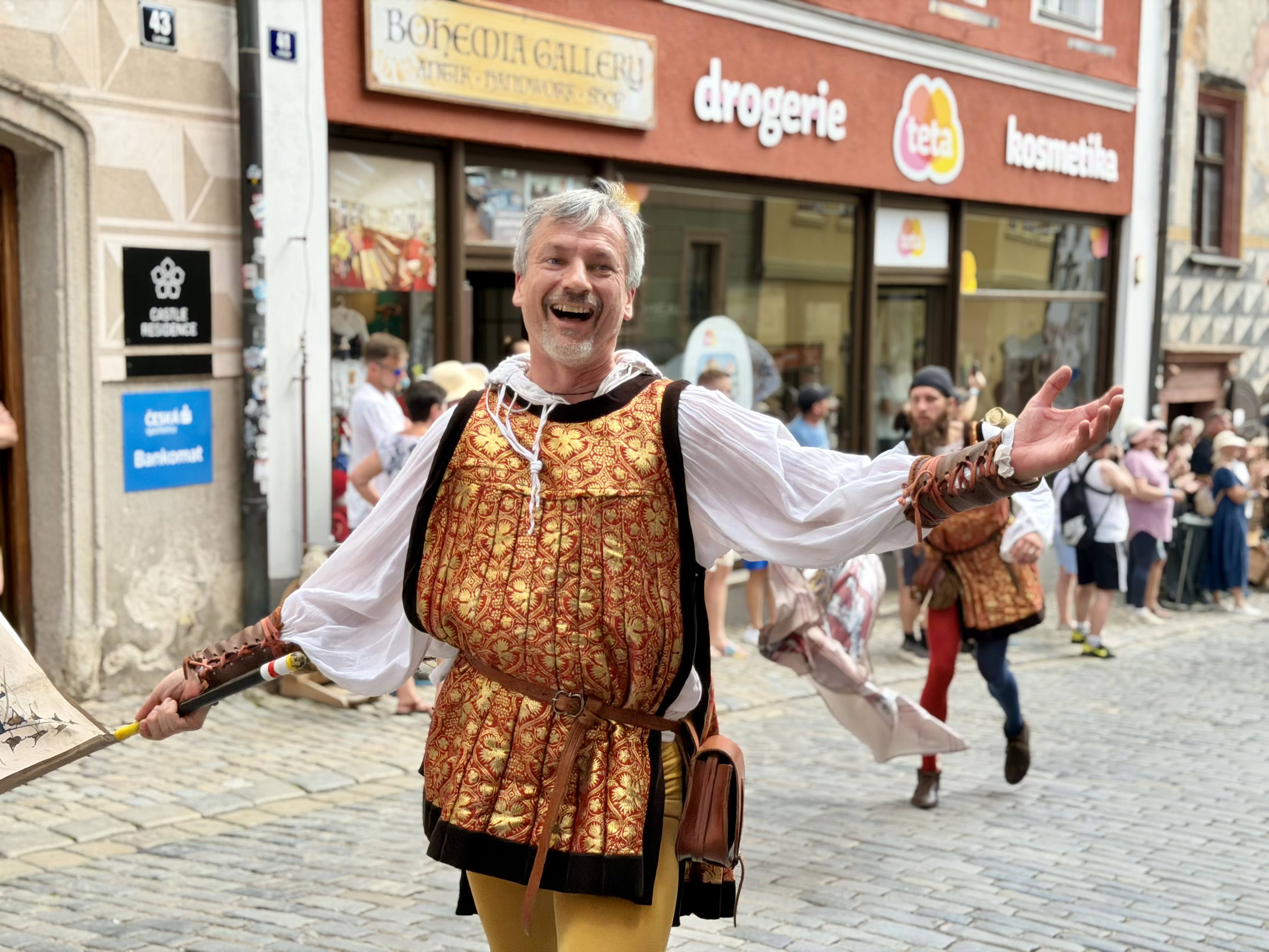 Český Krumlov se vrátil do časů Rožmberků. Podívejte se na Slavnosti pětilisté růže