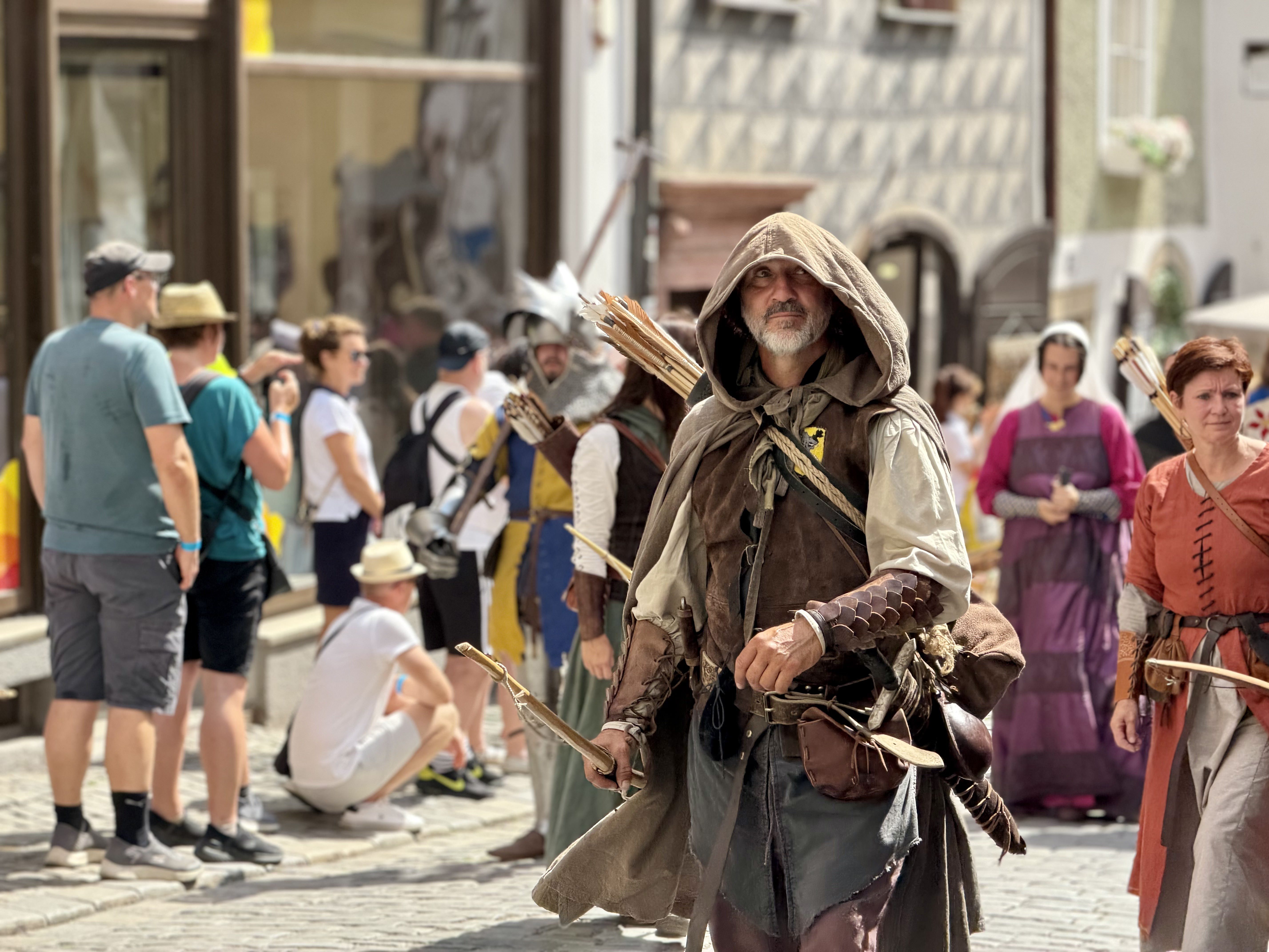 Český Krumlov se vrátil do časů Rožmberků. Podívejte se na Slavnosti pětilisté růže