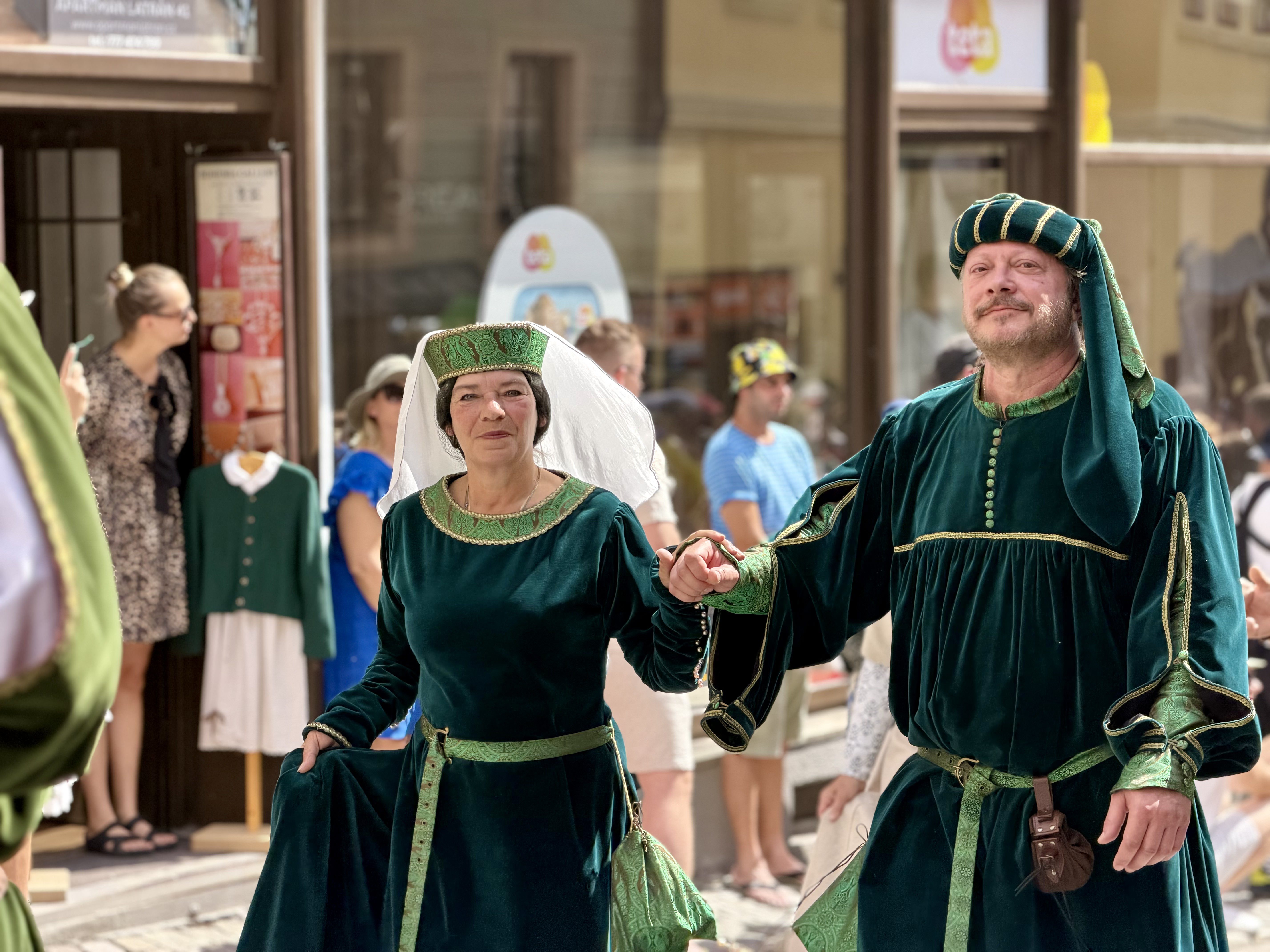 Český Krumlov se vrátil do časů Rožmberků. Podívejte se na Slavnosti pětilisté růže