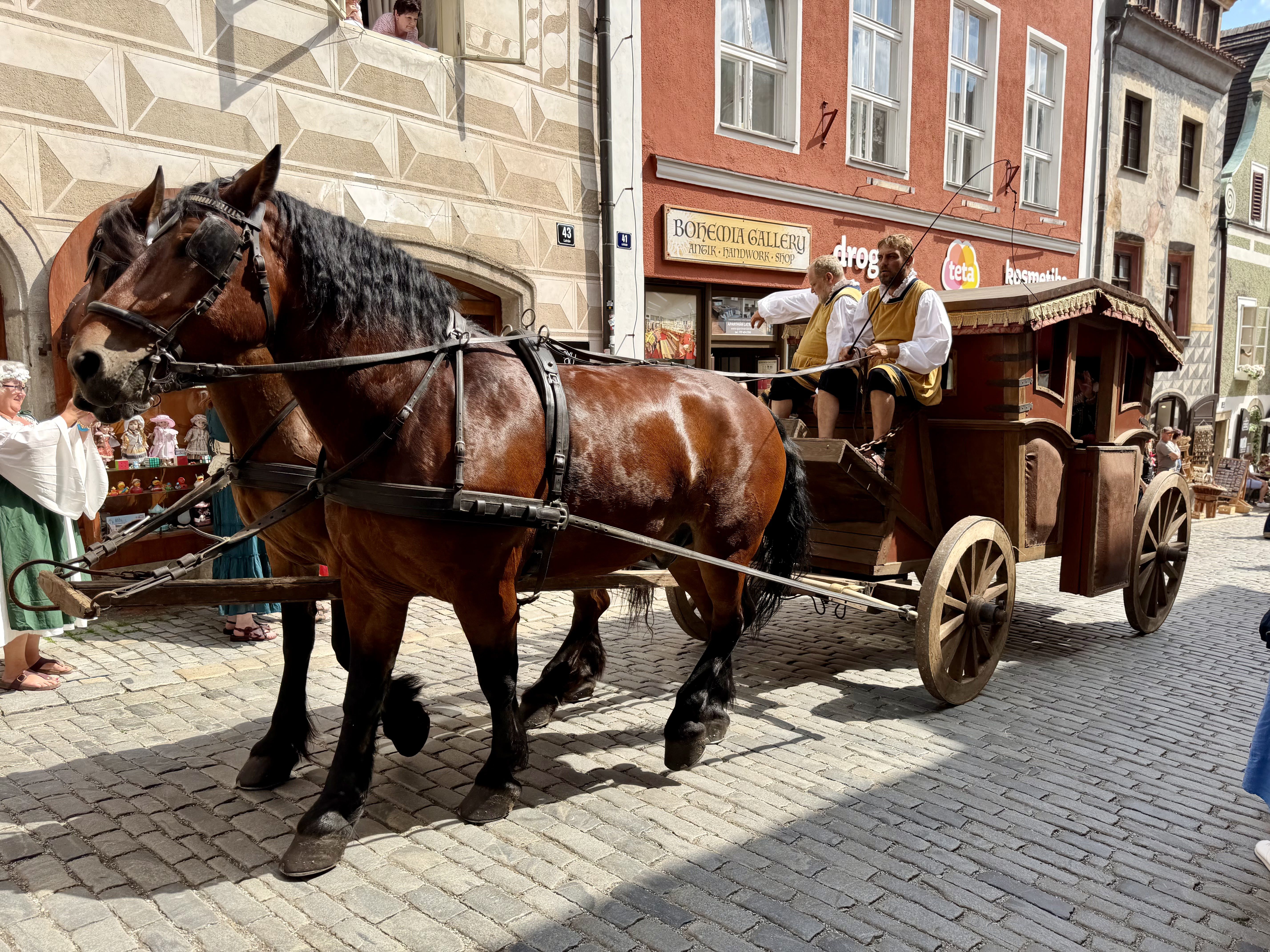 Český Krumlov se vrátil do časů Rožmberků. Podívejte se na Slavnosti pětilisté růže