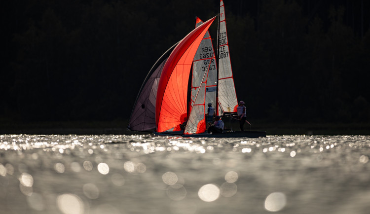 FOTO: Lipno zná mistry Evropy v jachtingu ve třídě 29er