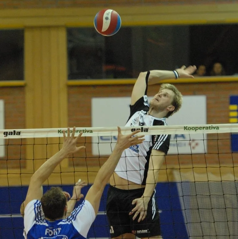 Radek Mach útočí