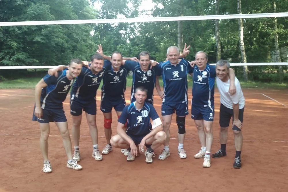 Slovan ČB zleva: Tomáš Petýrek-Lindros, Radek Leco-Greenspan, Libor Sláma-Hassan, Libor Matoušek-Kvak, Olda Hajný-Pepin, Pavel Prskavec-Grbič,Roman Lavička-Speedy, dole:Jarda Kobrle-Kvído,Sid,Cikrt a tak....