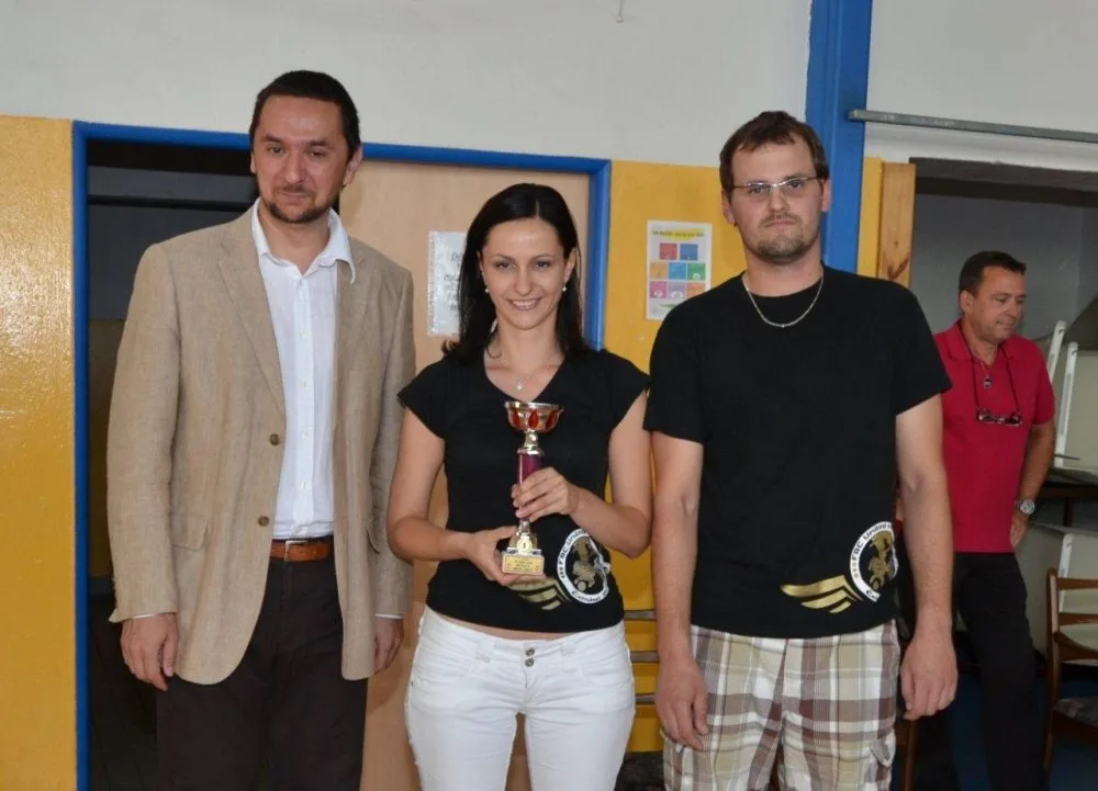 Primátor s kapitánkou ženského družstva Ludmilou Kadlecovou a předsedou Janem Trnkou