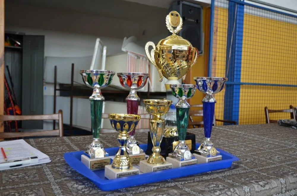 Sbírka pohárů za letošní sezonu FBC United