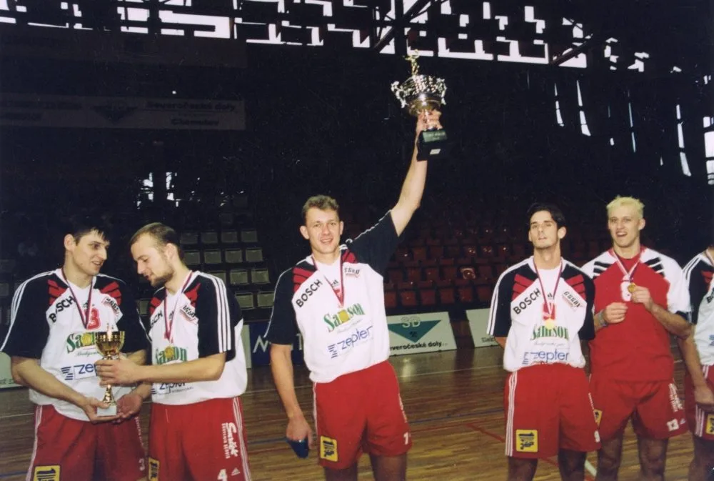 Karel Kvasnička zcela vpravo s Hudečkem, Šotolou, Rubáčkem a Zelenkou.