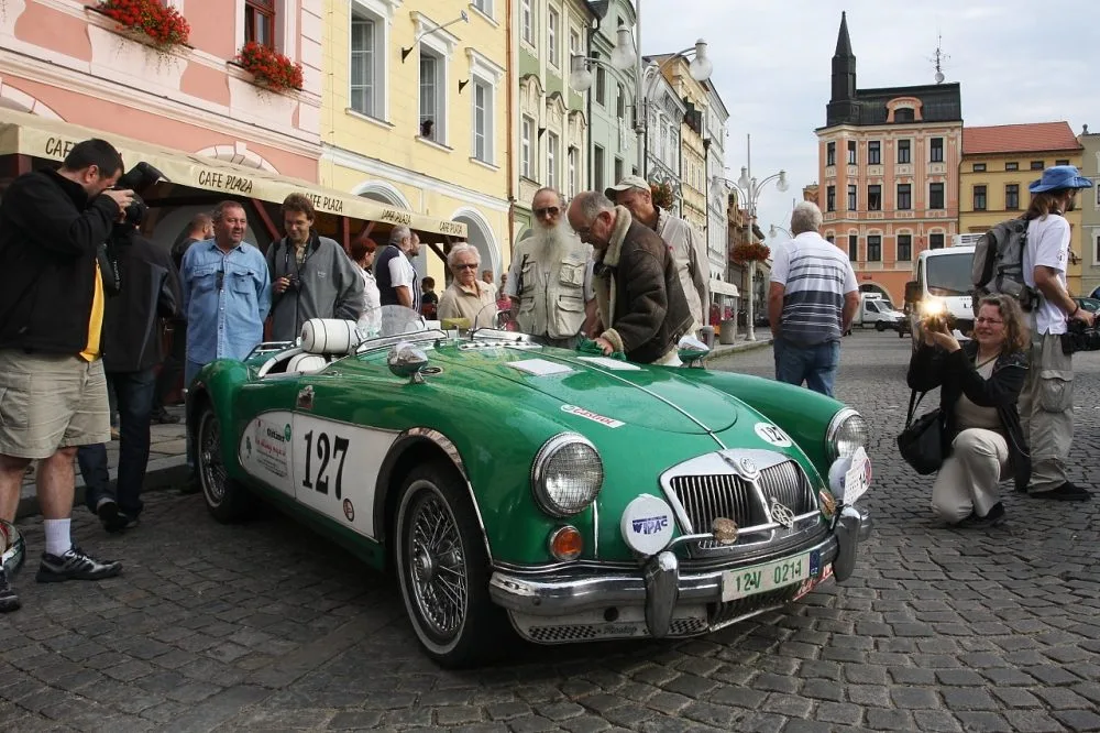 Páteční start spanilé jízdy na náměstí Přemysla Otakara II. v Českých Budějovicích