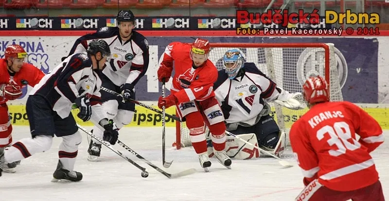 Rostislav Martynek před brankou Slovanu