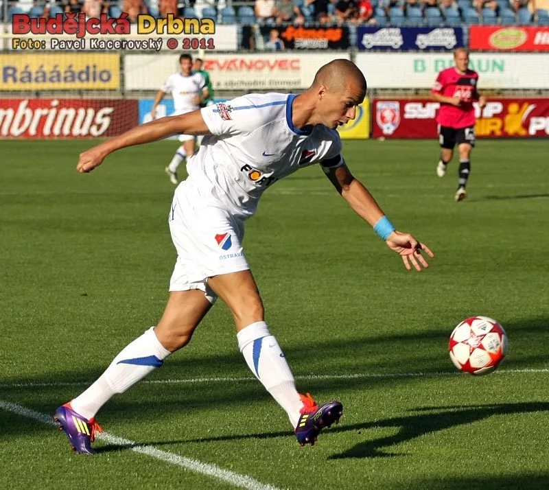 Český fotbalový reprezentant Václav Svěrkoš v dresu Baníku Ostrava