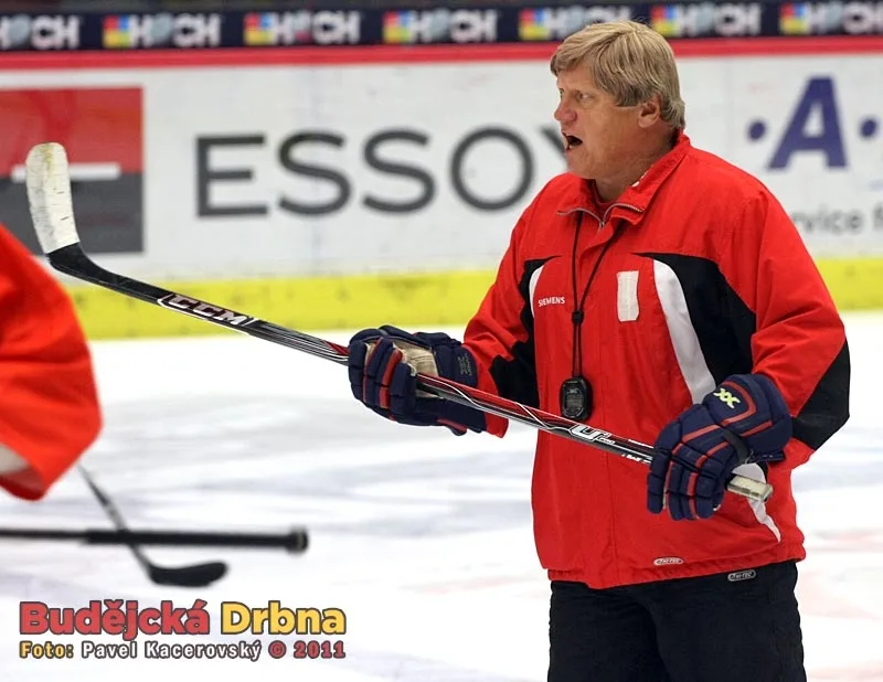 Trenér HC Mountfield František Výborný na jednom z předsezonních tréninků