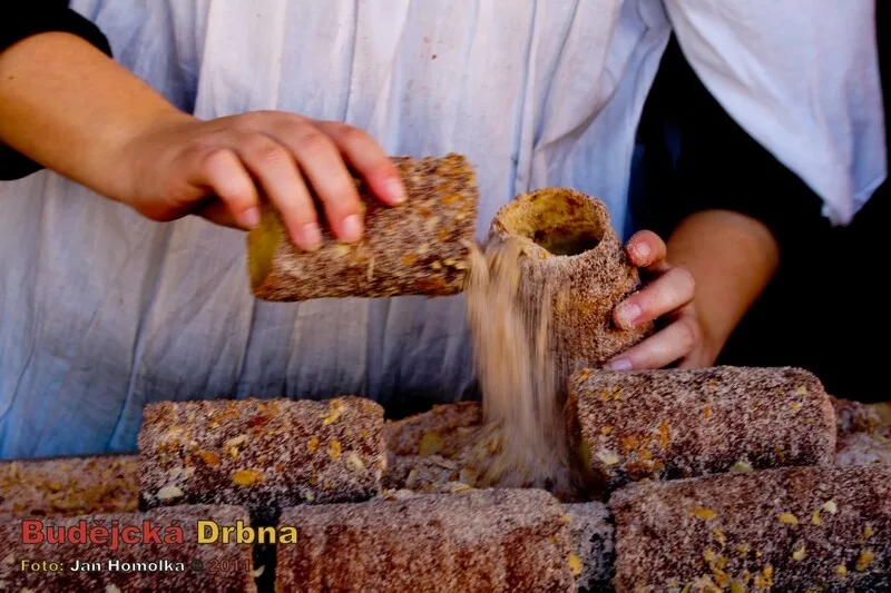Jak je to již zvykem, nemůže na vánočních trzích chybět klasický trdelník