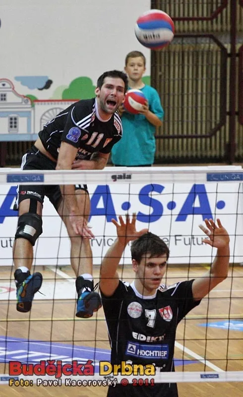 Servis Radka Motyse, v popředí Petr Michálek