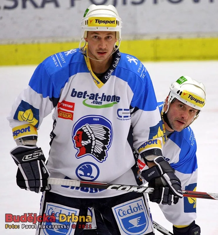 Dvě osobnosti českého hokeje - František Kaberle a Martin Straka (v pozadí)