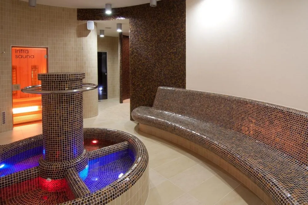 Infra sauna a Kneippovy lázně.