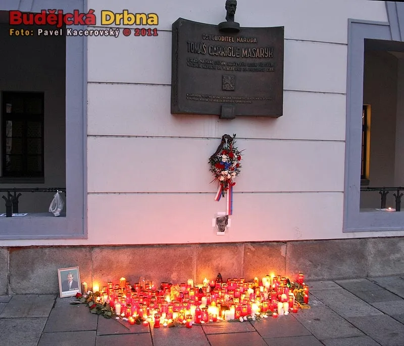 Vzpomínka pod pamětní deskou T. G. Masaryka