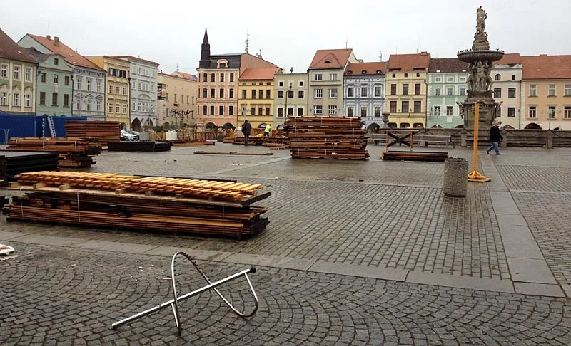 Na Náměstí Přemysla Otakara II. probíhá úklid