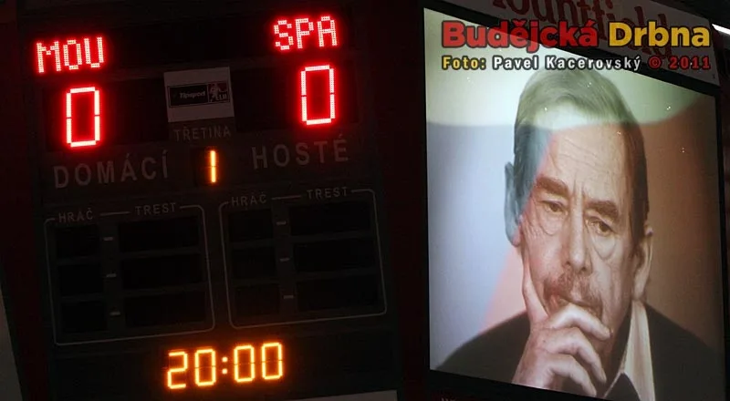 Také Budvar aréna zavzpomínala minutou ticha na zesnulého exprezidenta Václava Havla