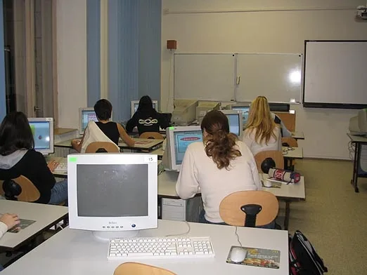 Obchodní akademie v Husově ulici