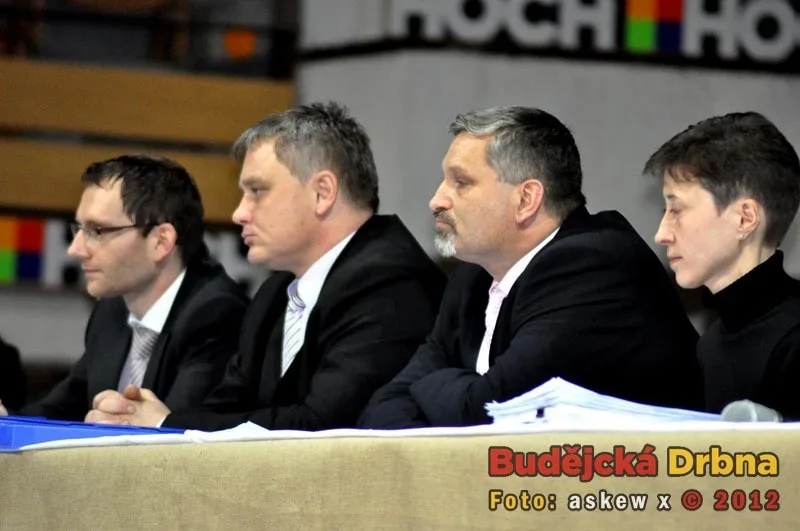 Radní Petr Podhola, Miroslav joch, kamil calta a zástupkyně Foster Bohemia Z.Guschlová