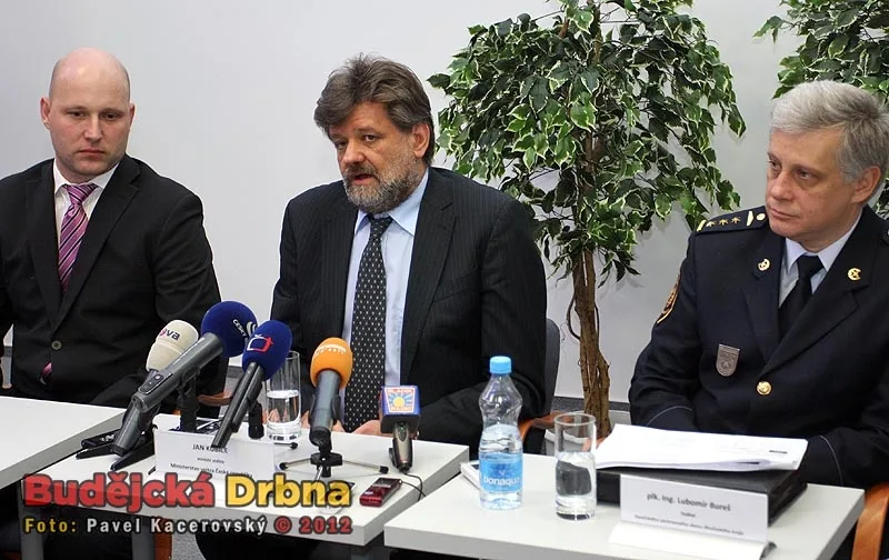 Ministr vnitra Jan Kubice, vlevo jeho první náměstek pro vnitřní bezpečnost Jaroslav Hruška