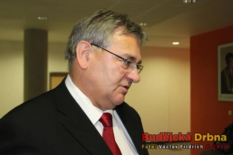 Miloslav Šolc po druhém kole volby odstoupil