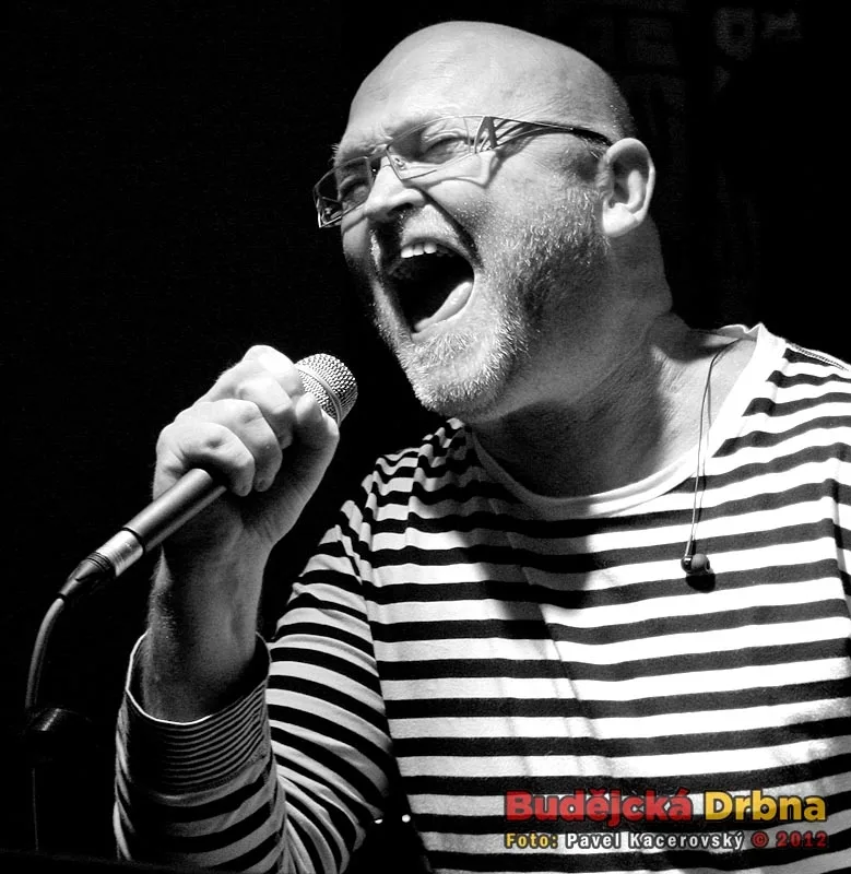 Koncert HE bandu v Modrých dveřích