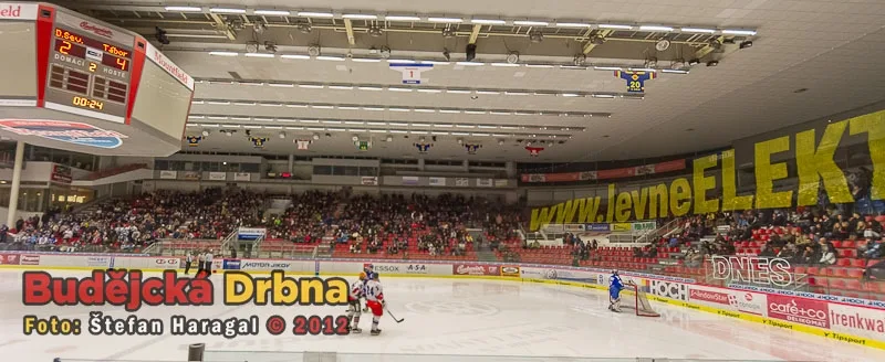 Budvar aréna byla slušně zaplněna, přišlo 1550 diváků