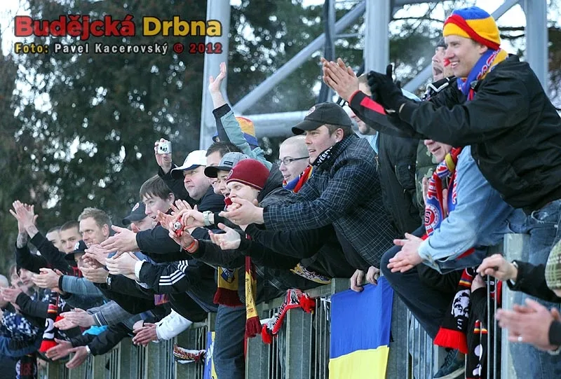Fanoušci Sparty zdraví Tomáše Řepku