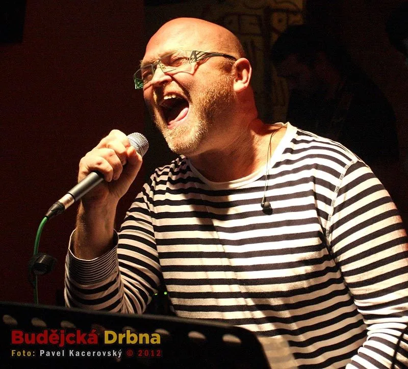 Frontman HE bandu Jirka Hebík